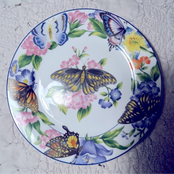 ✨🦋American Atelier🦋 Collective Vintage Porcelain Butterfly Plates Set of 4 - Picture 4 of 7